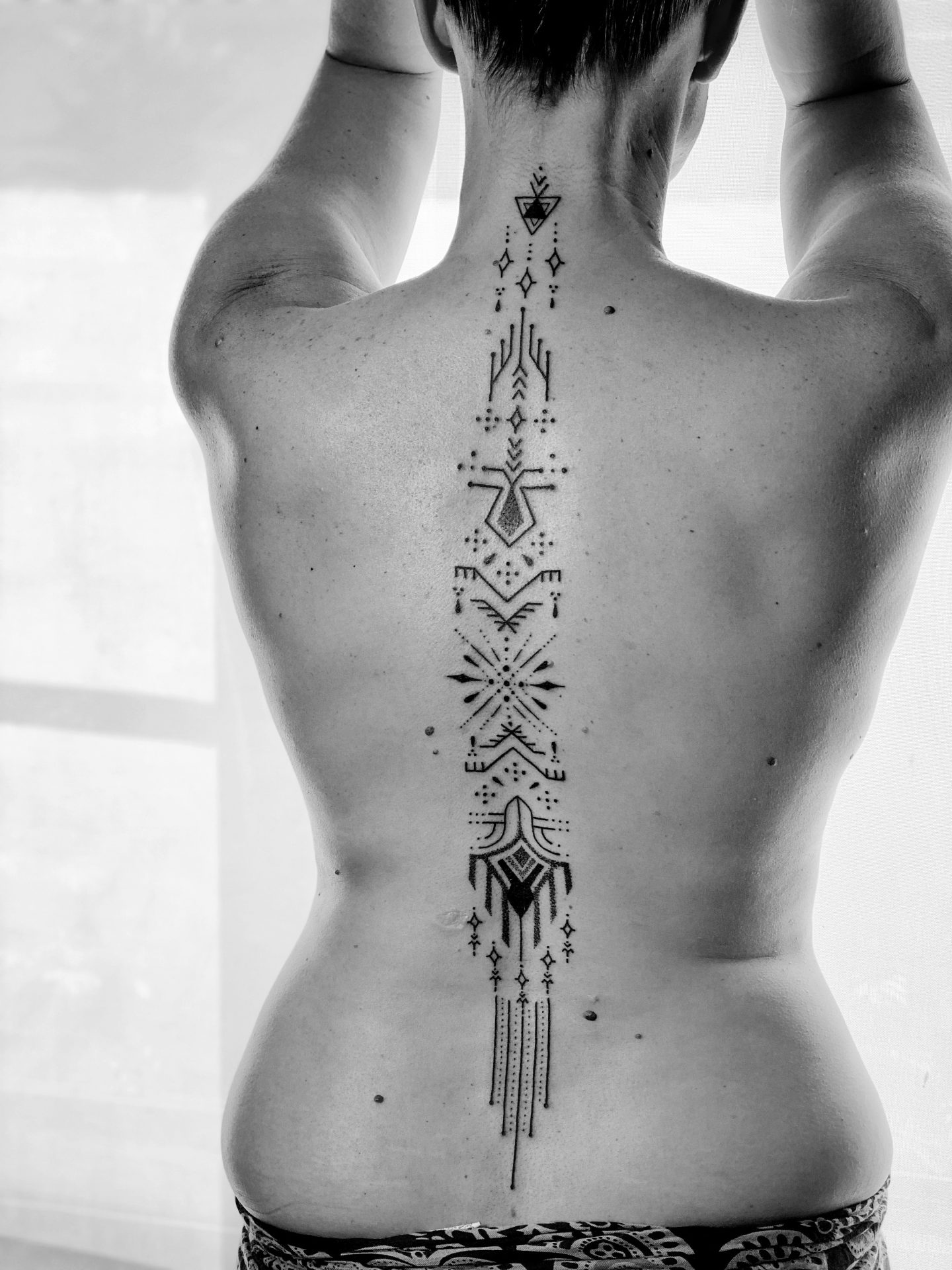 Top 81+ geometric spine tattoos super hot - thtantai2